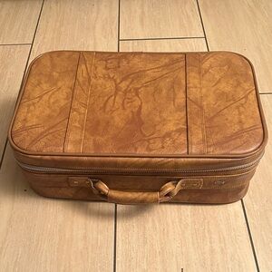 American Tourister Leather Vintage Classic Tan Carryon Bag/Oversize Briefcase
